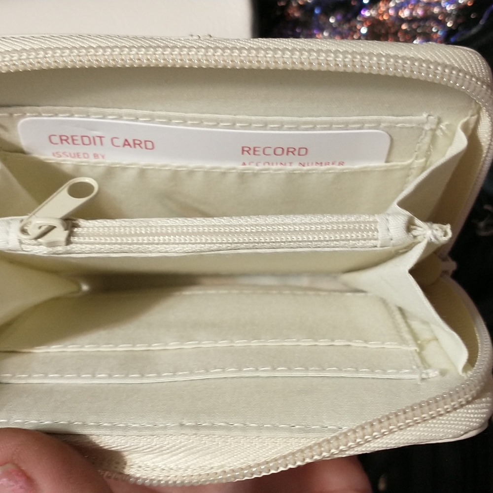 NWOT - Small White Vinyl Bag w/wallet - Picture 10 of 12